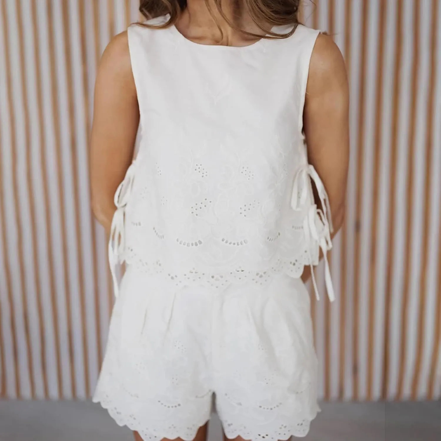 Women Y2K Tie Side Tank Tops Sleeveless Crew Neck Embroidery Floral Lace Up Crop Cami Shirt Summer Going Out Vest
